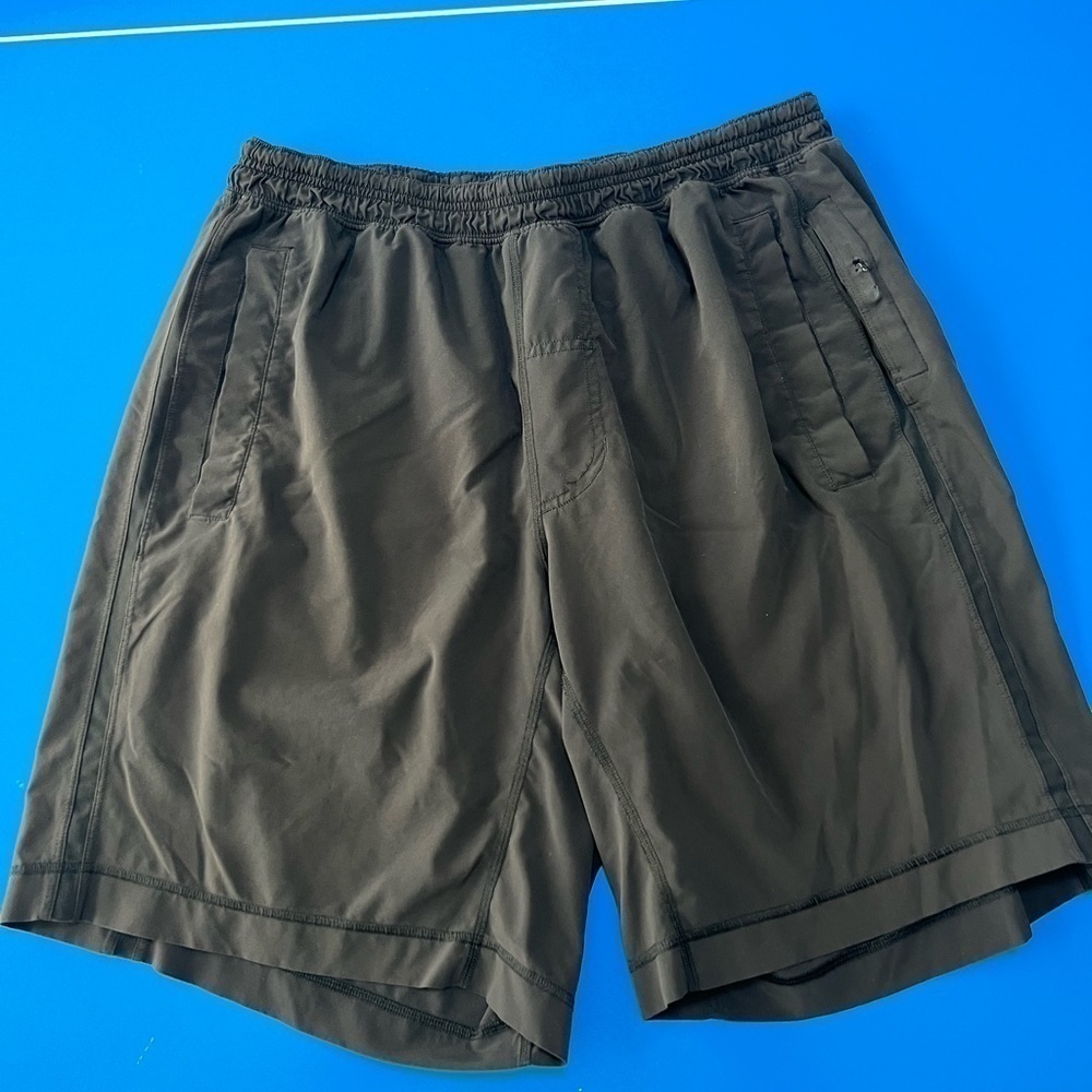 Lululemon Men’s Pace Breaker 9” Shorts. Size M. Very Good Condition.